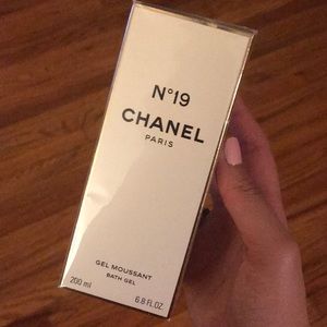 Chanel No.19 Bath Gel
